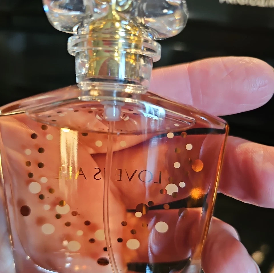 LOVE IS ALL GUERLAIN Eau De Toilette Spray 1,7 oz / 50 ml Nuevo en caja Foto 3 de 4