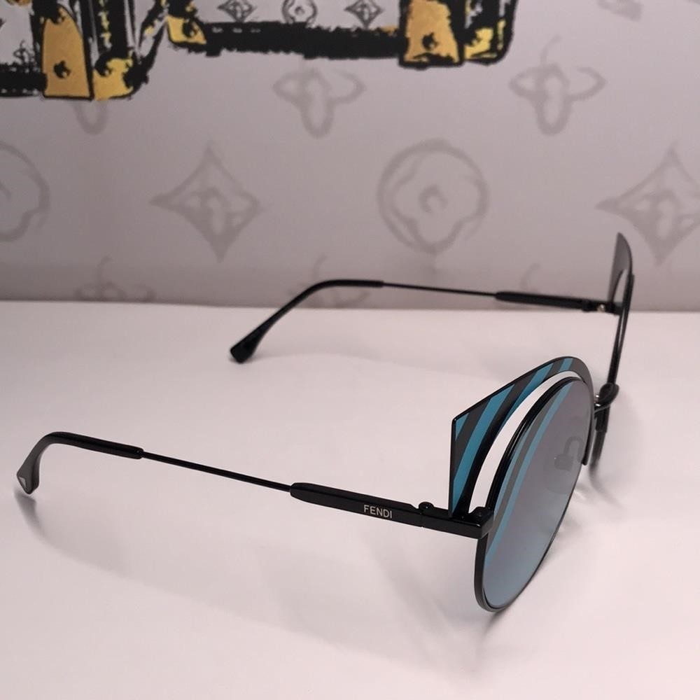 New Authentic Stylish Black and Blue Cat-Eye Sunglasses FF0215/S 0LBJF NEW AUTHENTIC STYLISH BLACK AND BLUE CAT-EYE SUNGLASSES  main image 4