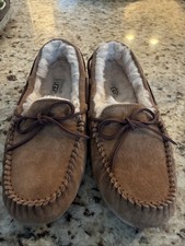 UGG Women's Dakota Slippers in a chestnut color. Women  s Us Sz 9 Uk 7.5