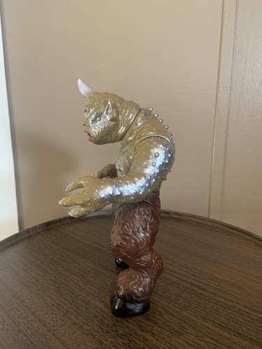 Beagle Ray Harryhausen Cyclops Sofubi Vinyl from The 7th Voyage of Sinbad - Picture 3 of 24
