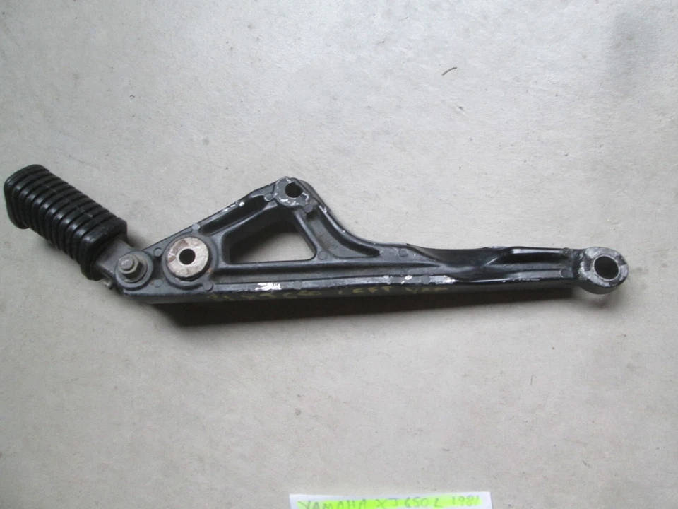 SOPORTE ESTRIBA IZQUIERDA YAMAHA 1981 XJ650L MIDNIGHT MAXIM 4W5-27442-00-00 Foto 3 de 4