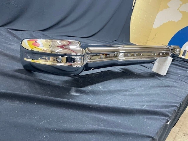 1973 PONTIAC GRAND PRIX PARA-CHOQUE TRASEIRO COM FUROS DE MOLDAGEM-OEM REPLICADO - Imagem 2 de 4