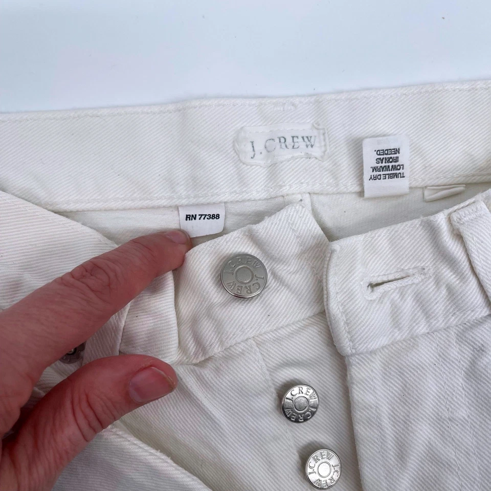 J. Pantalones de mezclilla Crew para mujer blancos de pierna recta con botones talla 4/29 Foto 2 de 4