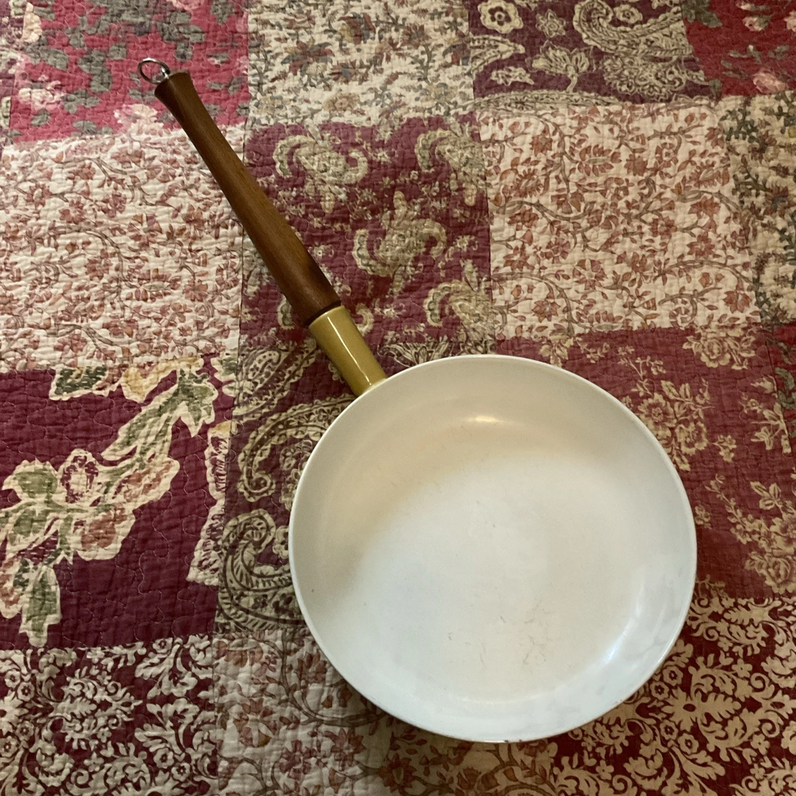 DESCOWARE Belgium Enameled Cast Iron 9.5 Skillet Pan Wood Handle #23-B 24 Yellow