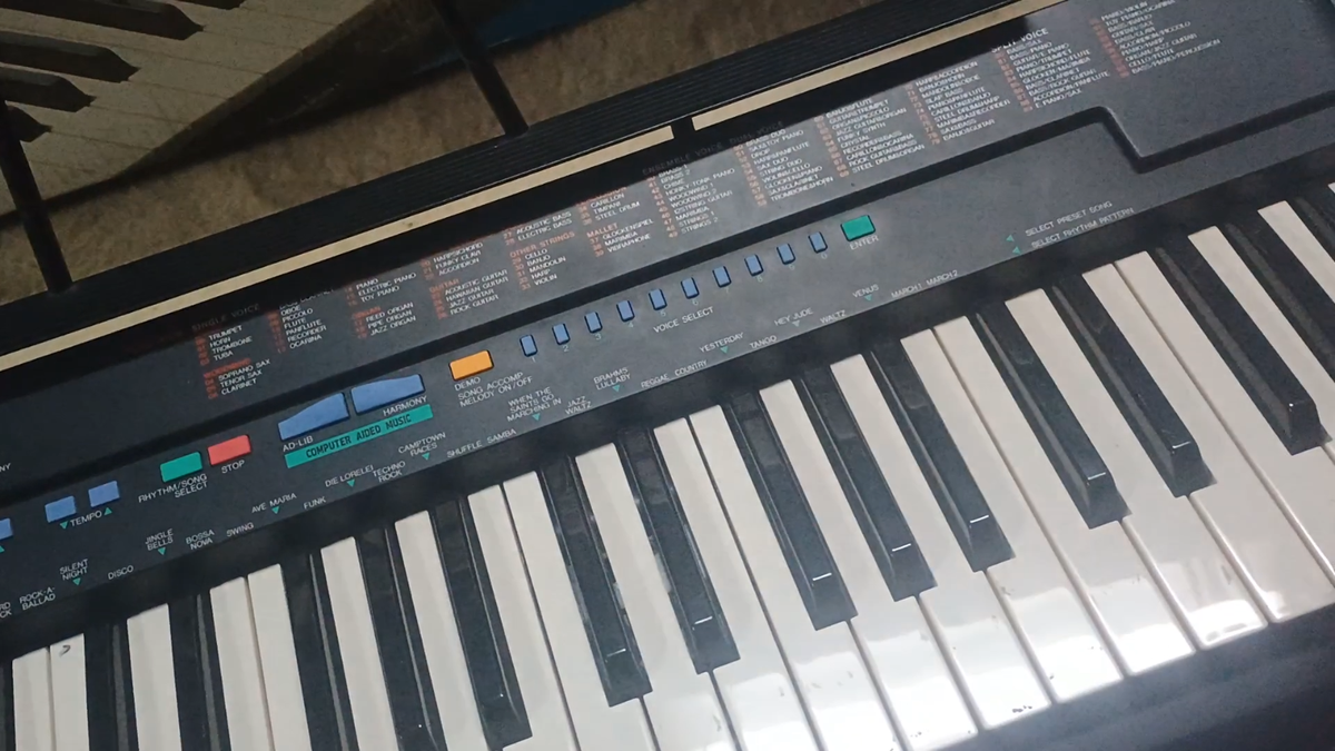 YAMAHA PSR-2 portatone 49-Key Portable Electronic Keyboard piano W