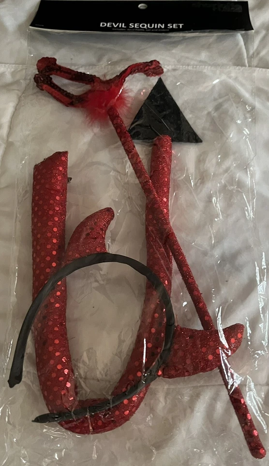Charlotte Russe 魔鬼角、尾巴和三叉戟。  全新。 已停产 — 第 2/3 张图片