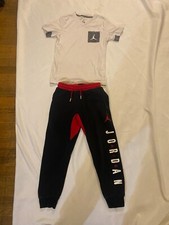 AIR JORDAN CHILDRENS SHIRT/JOGGERS SET WHITE/RED/BLACK SIZE M CHEST17 INSEAM 32"