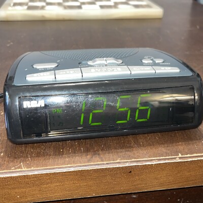RCA MODEL RP5400B Multi-function, duel Wake, Alarm Clock, AM/FM Radio, WORKS