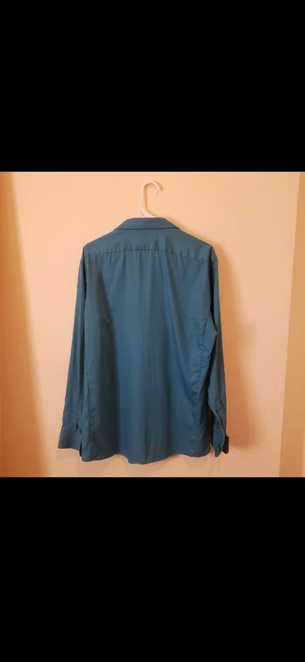 2 Mens Button Up Dressup Shirts Size 16 1/2 & 17, Both Fit Same. Great Condition - Image 4 of 4
