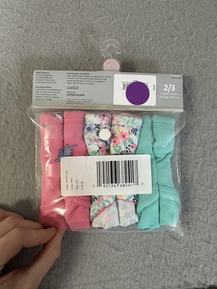 Paquete de 3 bragas Carters niñas pequeñas 2/3T multicolor ropa interior gatos dinosaurios Foto 2 de 2