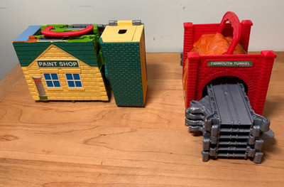 2 Thomas The Train Engine Friends Take N Play Sets: Tidmouth Tunnel & Paint Shop