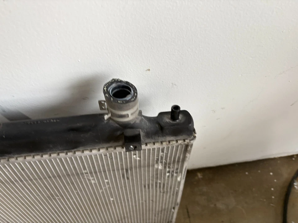 Aluminum Radiator For 2016, 2017, 2018, 2019, 2020 2021 2022 Honda HR-V HRV 1.8L Foto 4 de 4