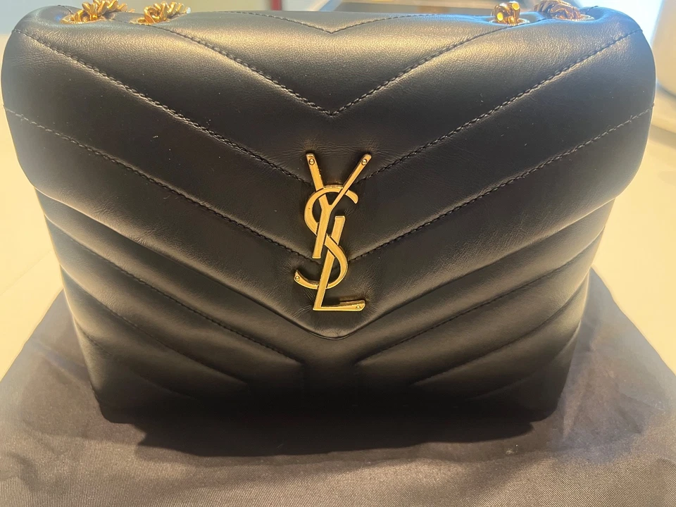 Saint Laurent Loulou, photo 1 sur 5