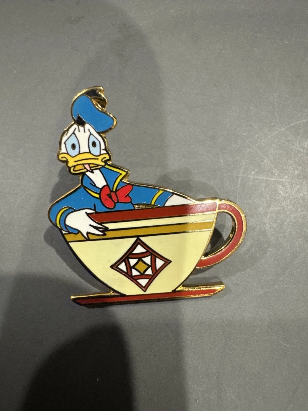 RETIRED 2000 DISNEYLAND MAD HATTER TEA CUP RIDE SERIES DONALD DUCK PIN