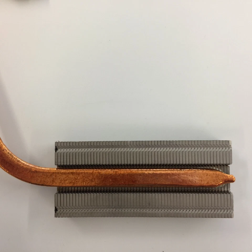 Toshiba Satellite L500-19Z Heatsink CPU Cooling Heatsink AT0730040A0 Genuine - Image 3 of 4