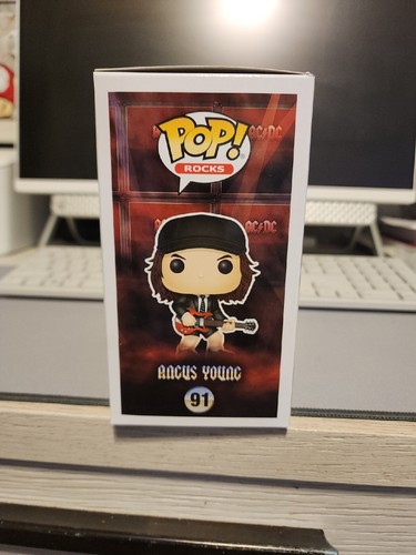 Funko Pop! Figura de vinilo joven de AC/DC Angus - Imagen 4 de 6