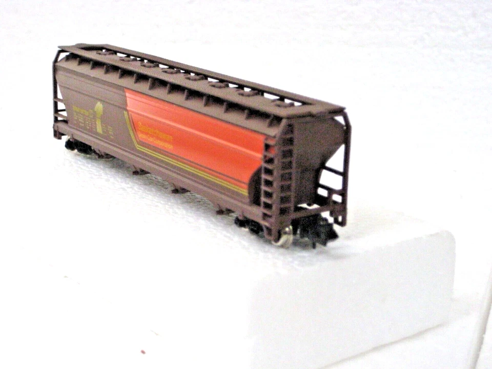 N SCALE SASKATCHEWAN CLOSED ROOF 55' CYLINDRICAL 4-BAY HOPPER MODEL POWER #3491 - Image 2 of 4