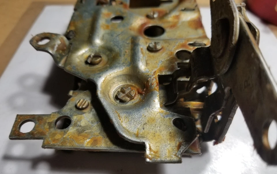 Pestillo de puerta delantera derecha Ford D9AZ-5421812-A 1979-91 LTD fabricante de equipos originales Foto 4 de 4