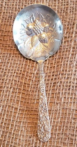 S. KIRK & SON REPOUSSE STERLING SILVER 5 1/8" NUT BERRY SERVING SPOON 28g