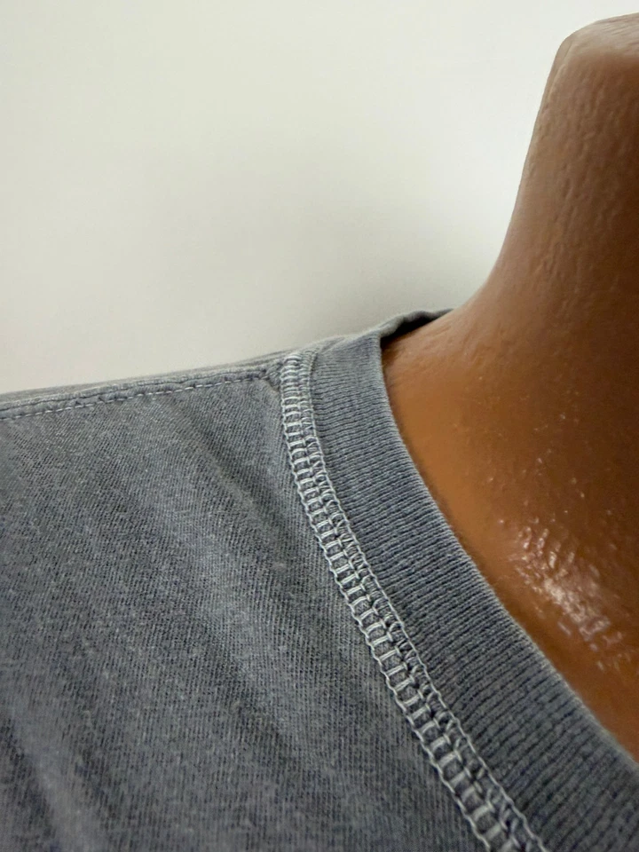 Camisa Eddie Bauer Vintage Años 90 Cuello en V Grande Mínimo Pigmento Teñido Gris Hecha en EE. UU. Foto 4 de 4