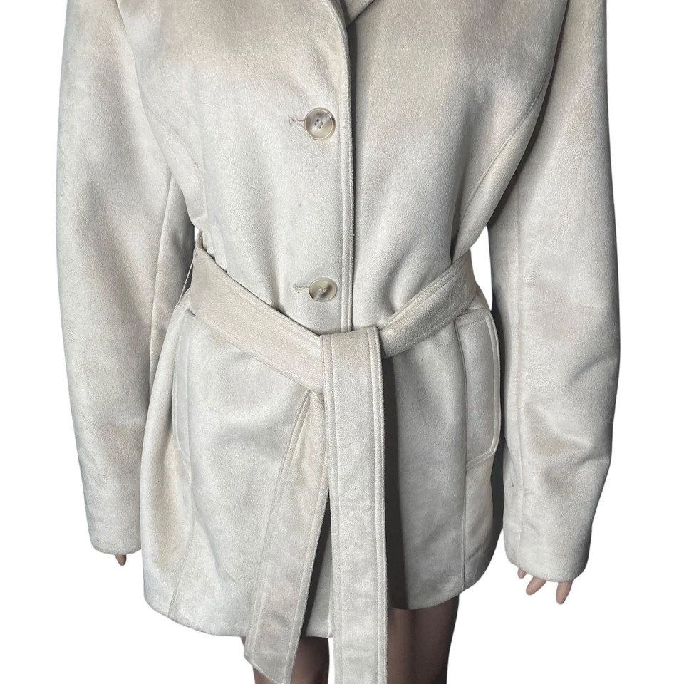 Abrigo Calvin Klein Pea imitación gamuza para mujer grande beige botón delantero  Foto 4 de 4