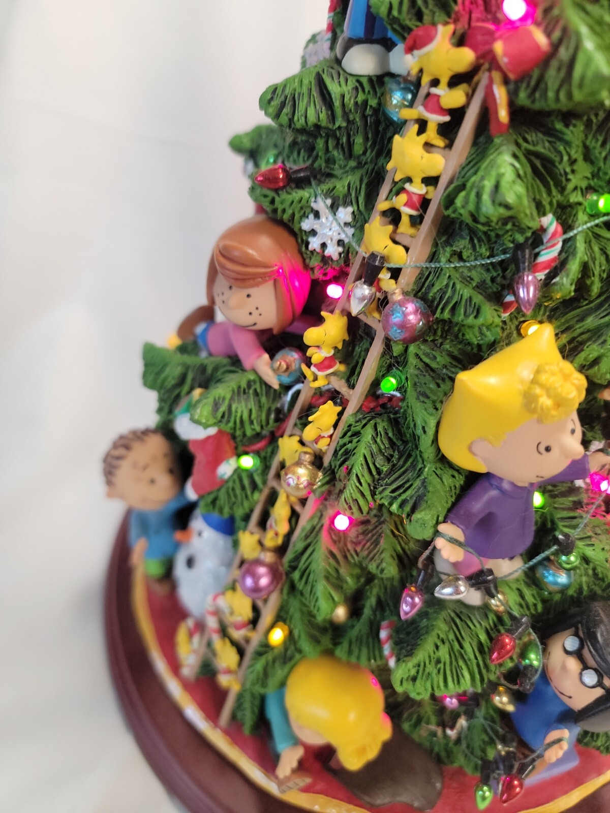 Danbury Mint The Peanuts Christmas Tree Lights Up Charlie Brown Snoopy