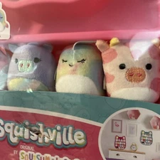 Squishmallows Squishville Display Case w Evangelica Cow Faye Lizella Micro Plush