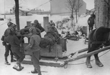 WW II - Usa  Photo -- US Soldier With German Wounded Prisoners
