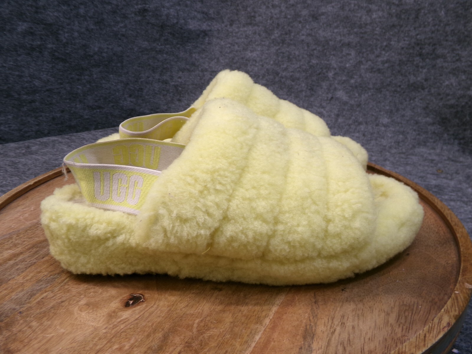 PANTOFOLA D’ORO UGG Australia ciabatte da donna Fluff Yeah Slide 1110085 pelliccia gialla taglia 9 US