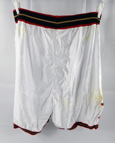 2002-06 Philadelphia 76ers Allen Iverson #3 Game Issued White Shorts 44 092 - Picture 2 of 8
