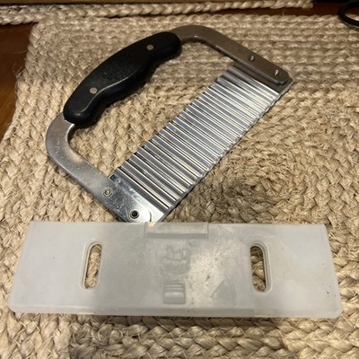 The Pampered Chef GARNISHER #1062 Discontinued 1997 Cutter Chopper With Guard