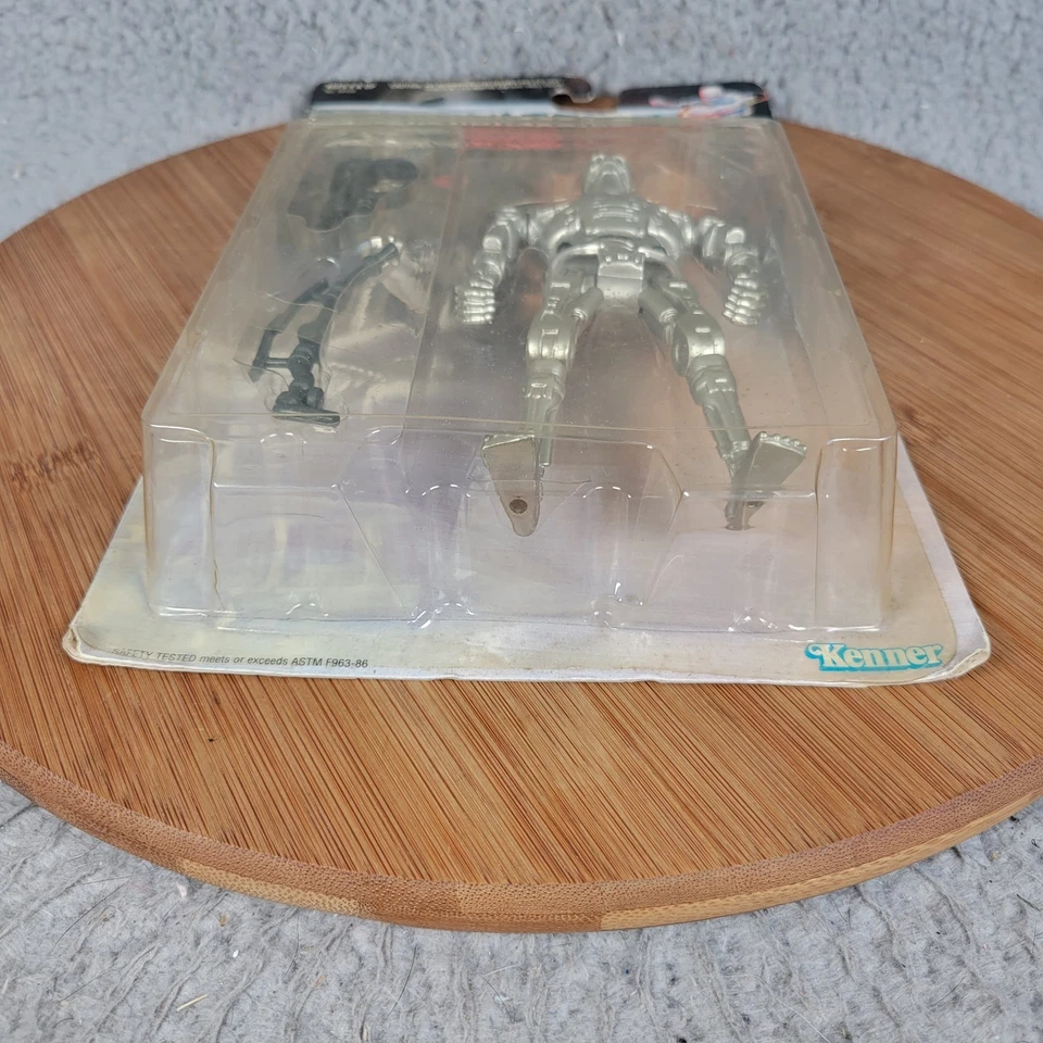 Terminator 2 TECHNO-PUNCH T-800 action figure 1991 Kenner new MOC Judgment Day - Image 3 of 4