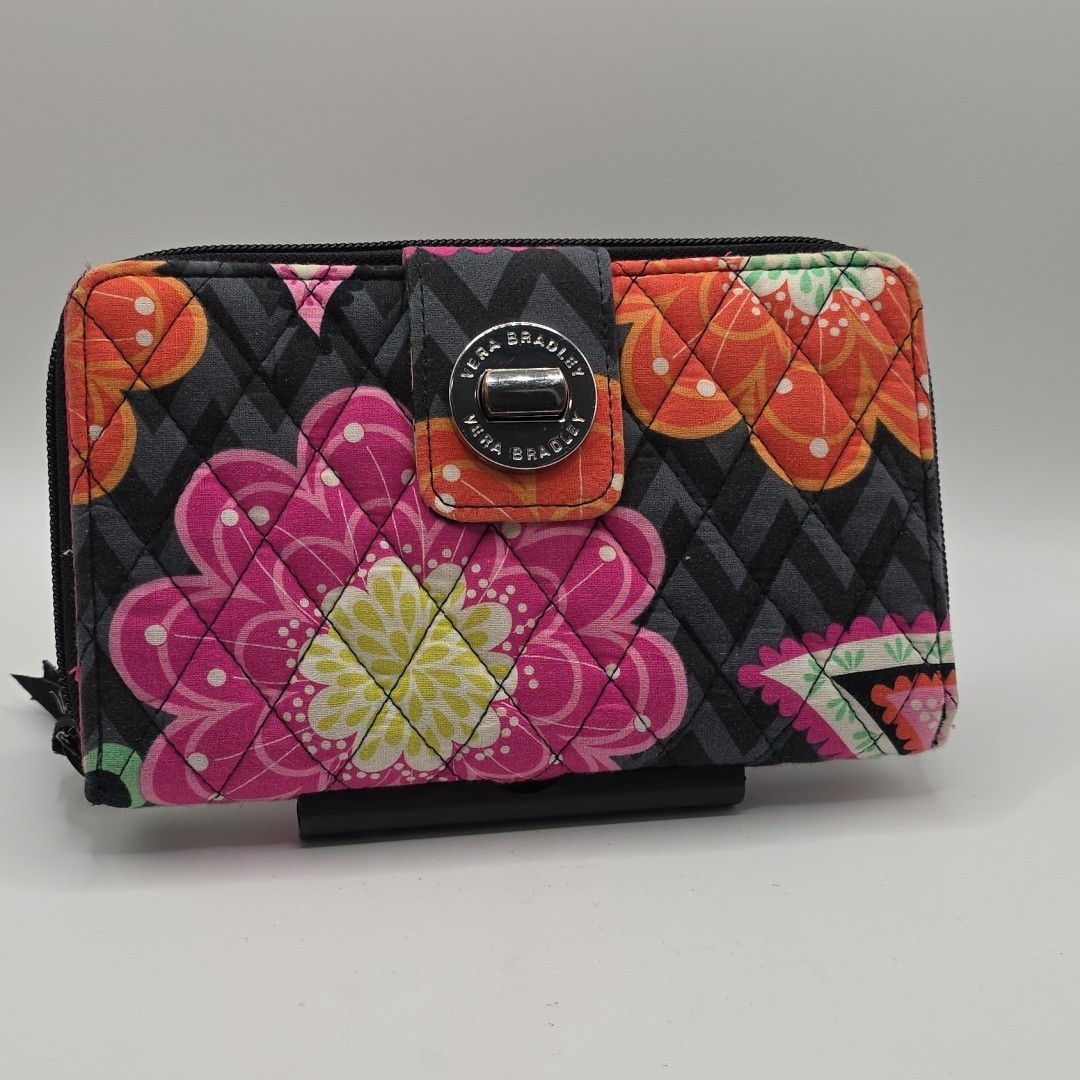 Vera Bradley Ziggy Zinnia Wallet Turn Key Closure Zippered Pocket RETIRED