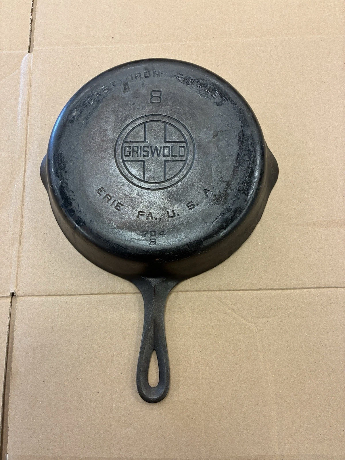 GRISWOLD No. 8 Large Block Logo Cast Iron Skillet 704
