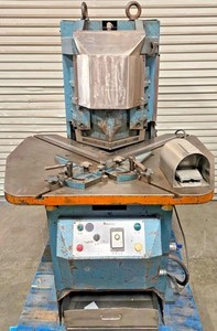 Amada Hydraulic Corner Notcher CSH-220 Sheet Shear Metal 1/4 Thickness