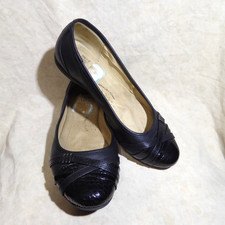    Time and Tru Round Toe Ballet Flats 9 W Black Leatherette; Straps w/ Cap Toe