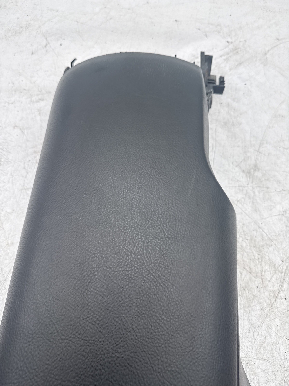 05-13 CHEVROLET CORVETTE C6 FRONT CENTER CONSOLE ARM REST LID ASSEMBLY BLACK OEM
