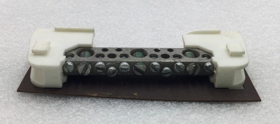 Crouse-Hinds LC006 11 Position 6-14 AWG Neutral/Grounding Bar 5" x 5/8" - Image 3 of 4