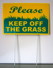 PLEASE KEEP OFF THE GRASS 8"X12" Plastic Coroplast Sign with Slide in Stake NEW