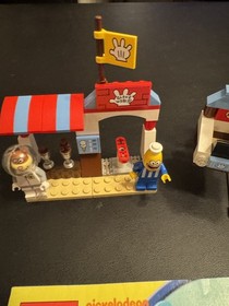 LEGO SpongeBob 3816 Glove World 98% with manuals