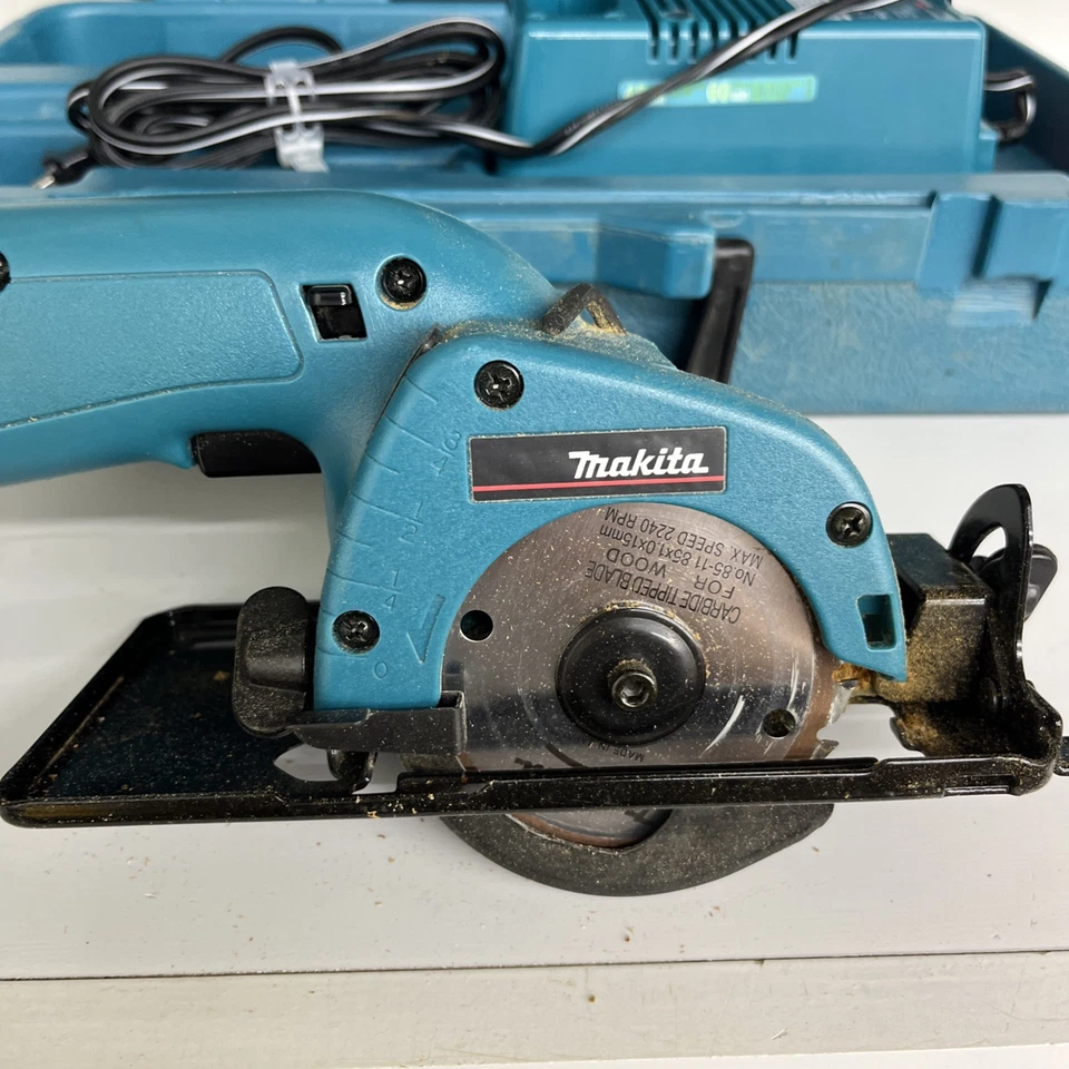 Kit de Sierra Circular Inalámbrica Makita 5091D 12V con Cargador y Estuche - Probado Foto 2 de 4