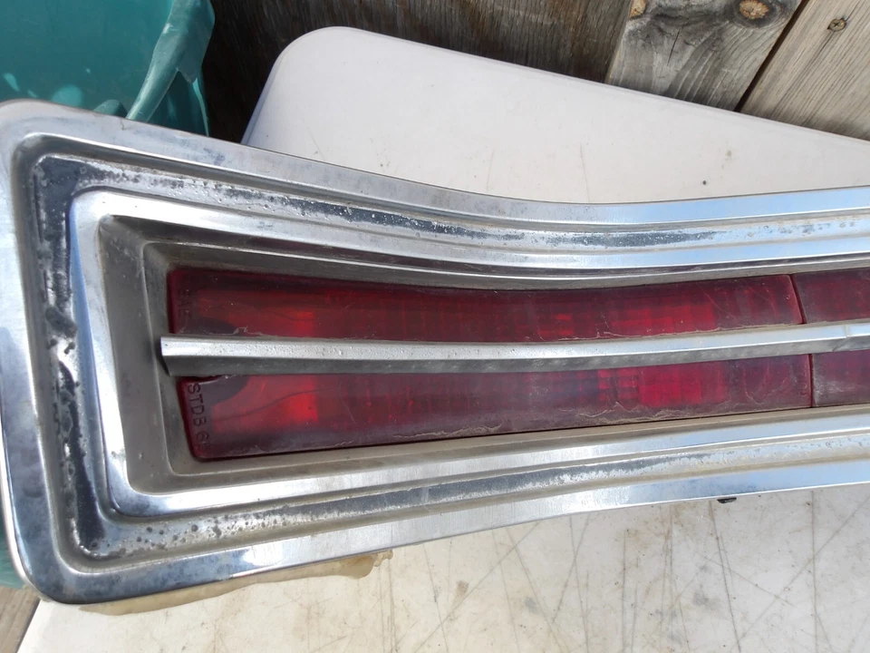 1965 Buick Skylark conjunto de lanterna traseira lateral de passageiro destro - Imagem 2 de 4