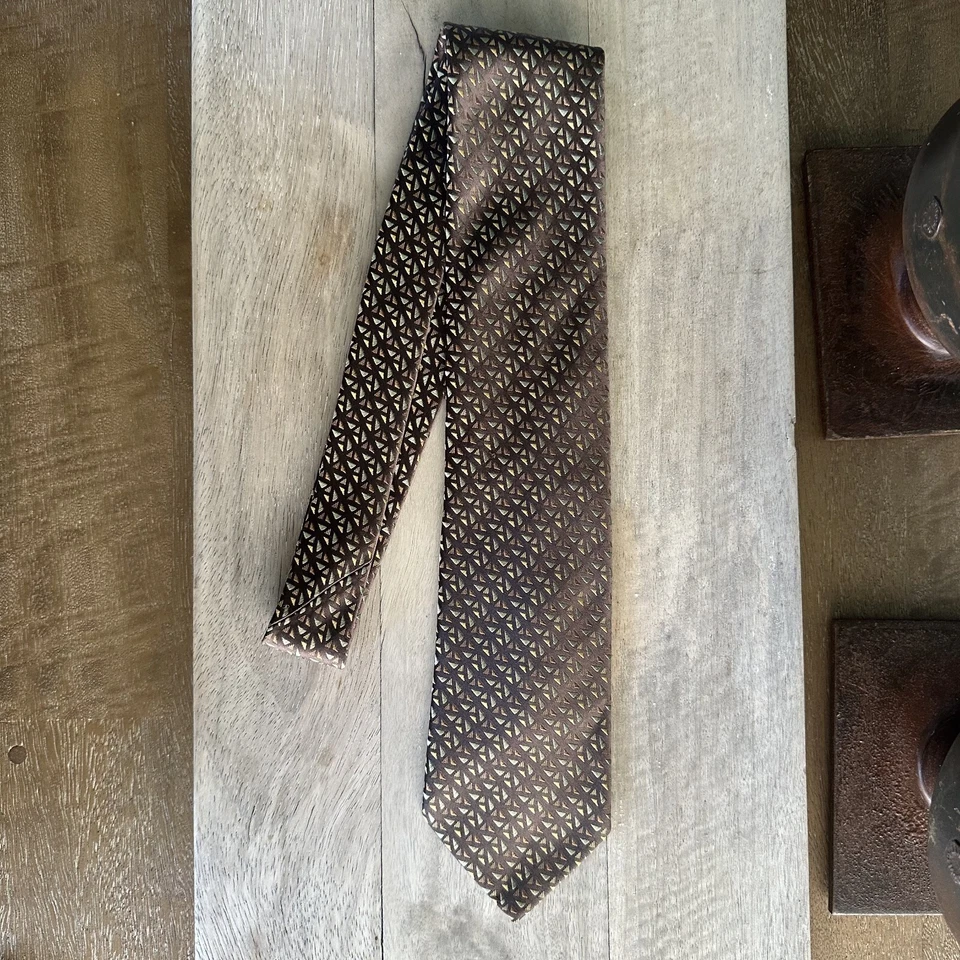 Corbata de seda de lujo Charvet Vendome Francia tonos tierra texturizados geométricos marrón verde Foto 3 de 4