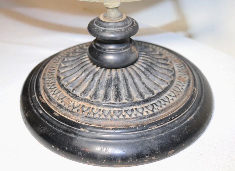 antiguo ornamentado hierro fundido madera latón terrestre mundo mesa globo soporte mapa  Foto 3 de 4