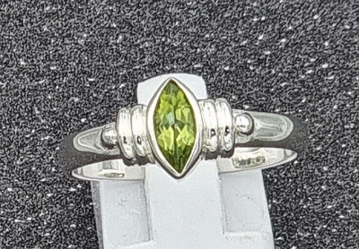 massiv Sterling Silber 925 Ring mit 8x4 Peridot vergoldet oder Silber poliert - Bild 1 von 4