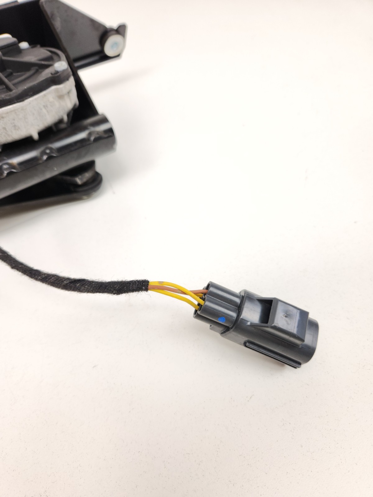 2015-2016 MCLAREN 650S SPIDER FRONT WINDSHIELD WIPER MOTOR OEM 