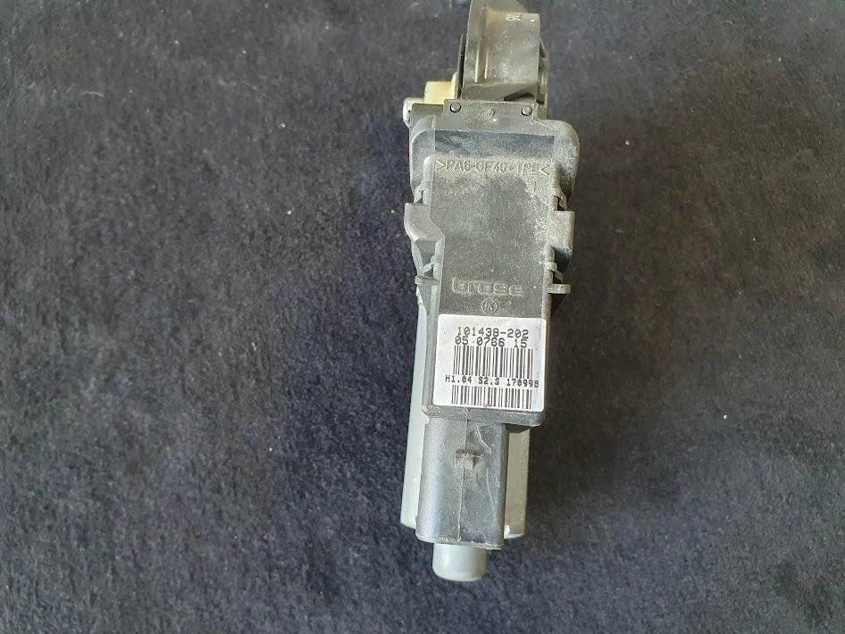 VOLKSWAGEN GOLF RIGHT REAR WND REG/MOTOR GEN 6, HATCH, DOOR MOTOR ONLY, 10/08-03 - Image 3 of 3