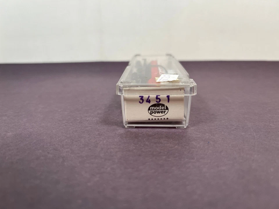 Model Power N Scale Train 3451 Single Dome Tank Car BAKELITE PLASTICS GATX 1005 - Image 3 of 4