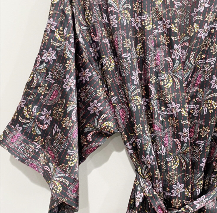 VS Satin Robe Paisley Floral Print Size Medium Large Gem