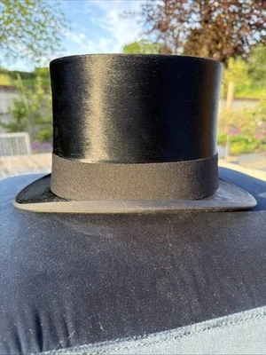 Excellent Henry Heath Pure Silk Vintage Top Hat. 58cm (Hat Size 7 ¼ - 7 ⅜). - Image 1 of 4
